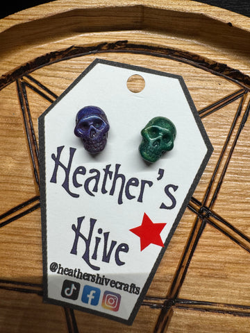 Resin skull stud earrings-pg
