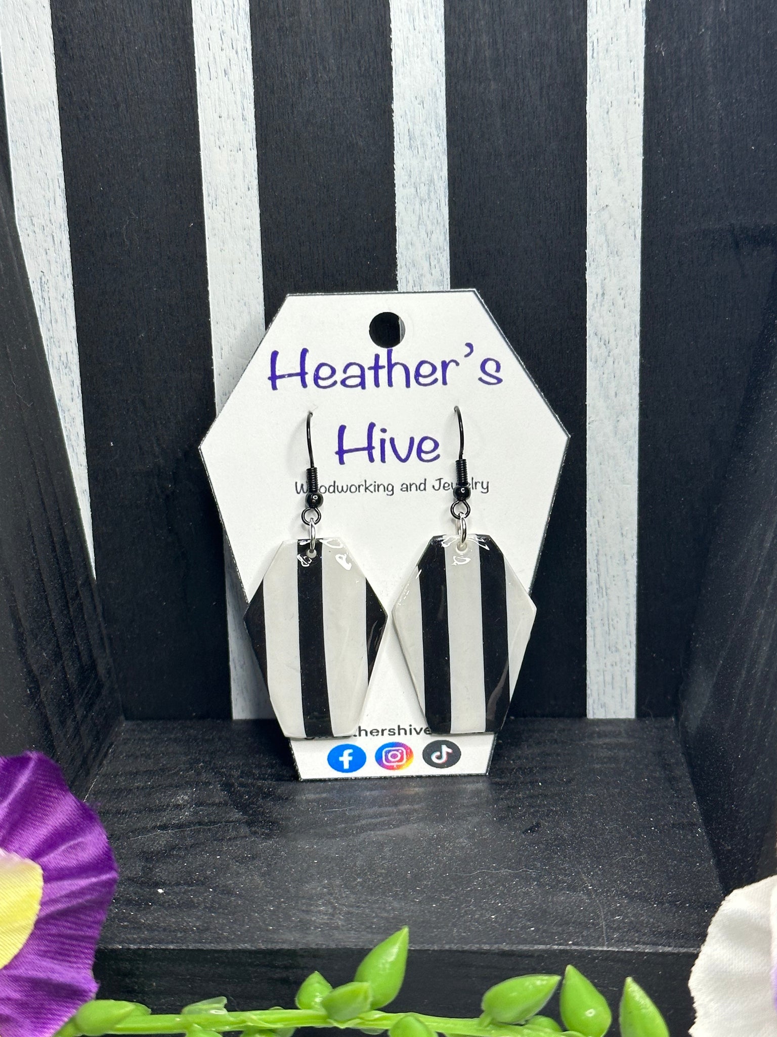 Coffin dangle earrings-blk/wht