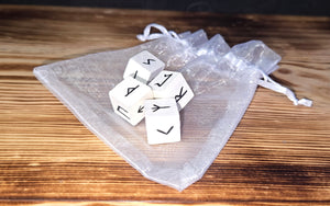 Rune dice - white
