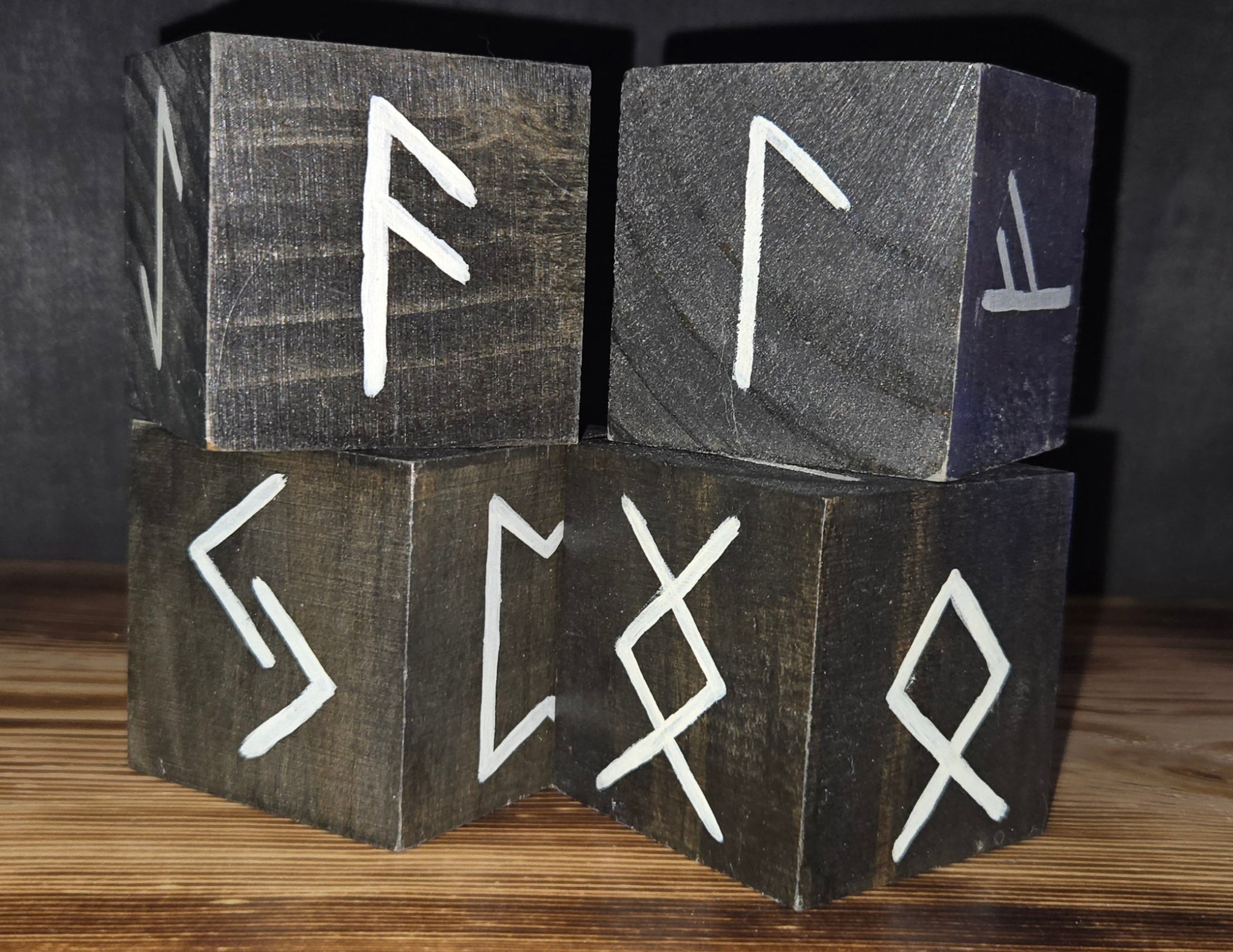 Large Rune dice dark brown