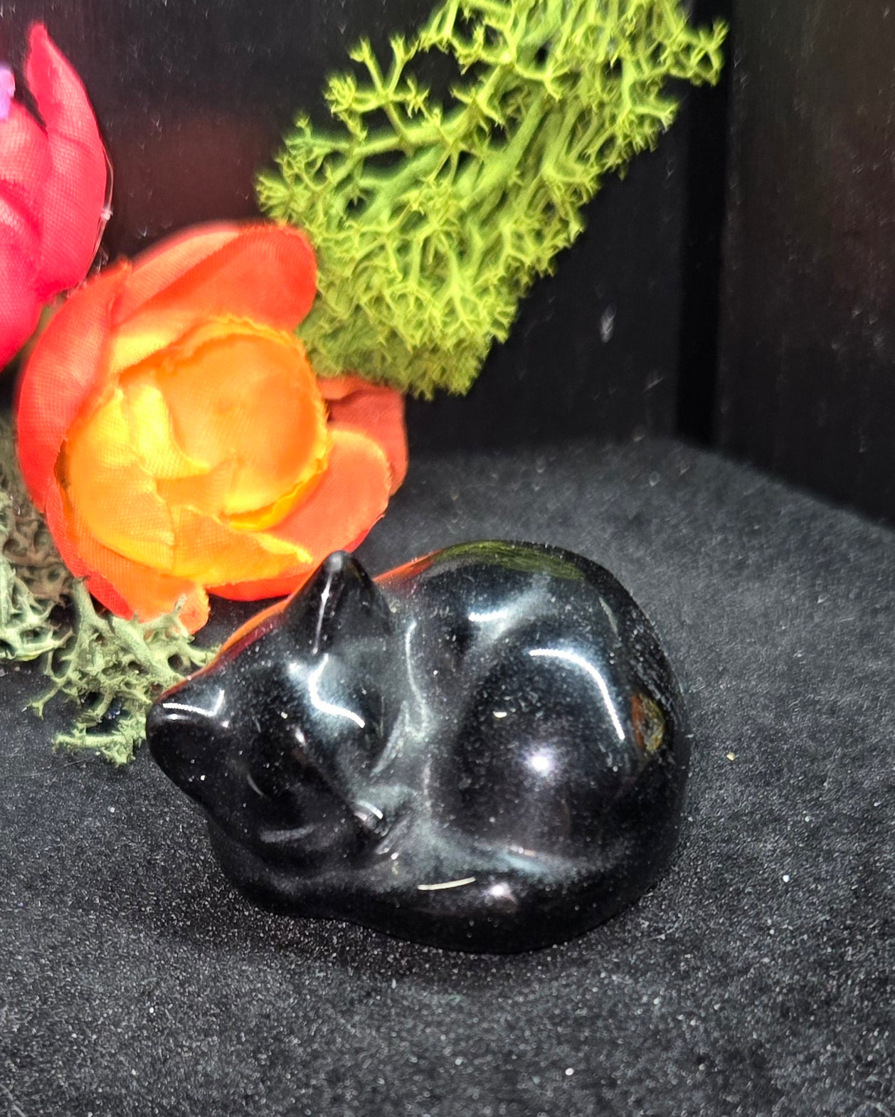 Cat carved crystals